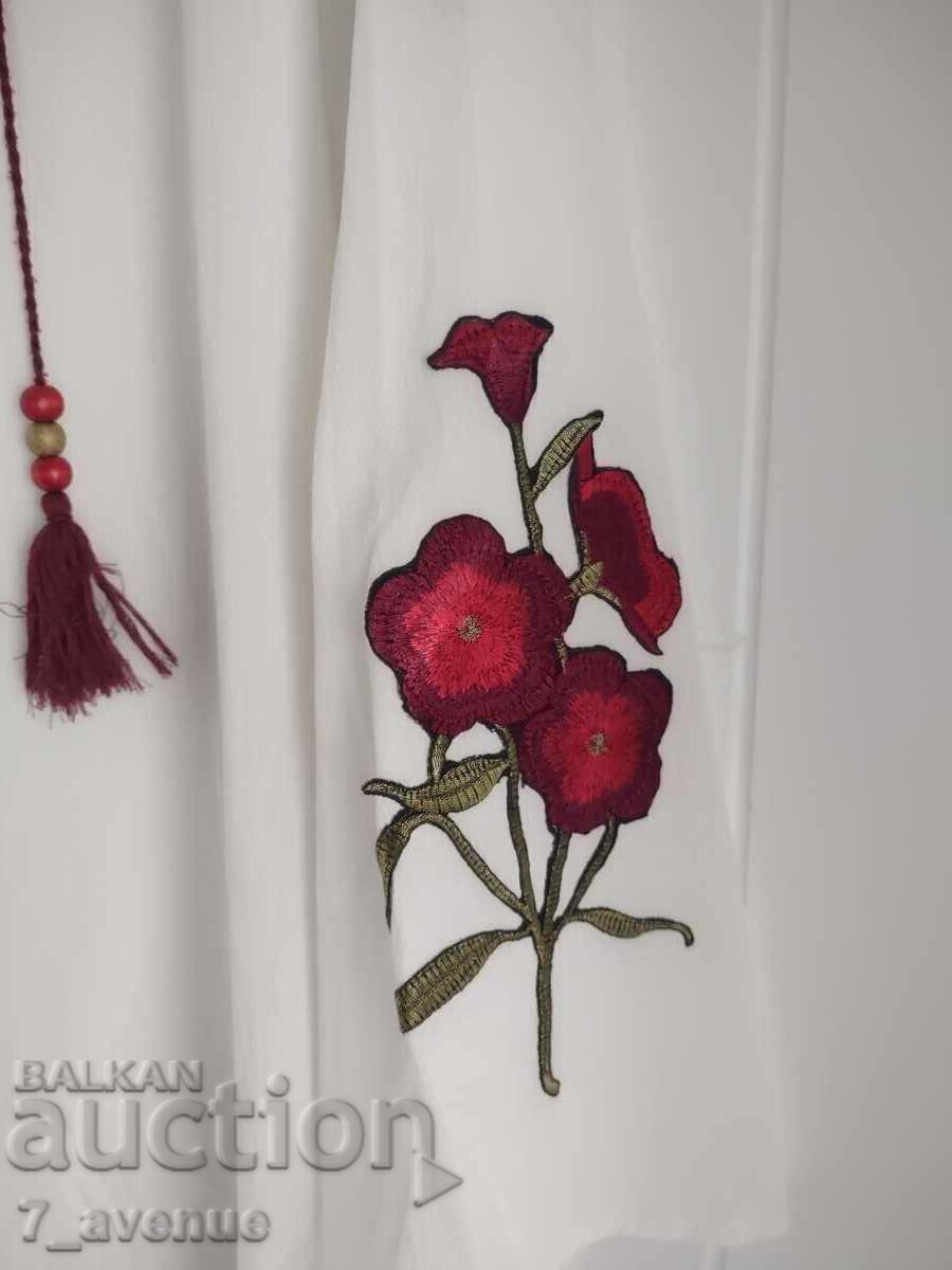 Livrarea Bluză cămașă lungă, superbă și pentru costum popular, VINTAGE, 3.05.2025 Livrarea Bluză cămașă lungă, superbă și pentru costum popular, VINTAGE, 3.05.2025