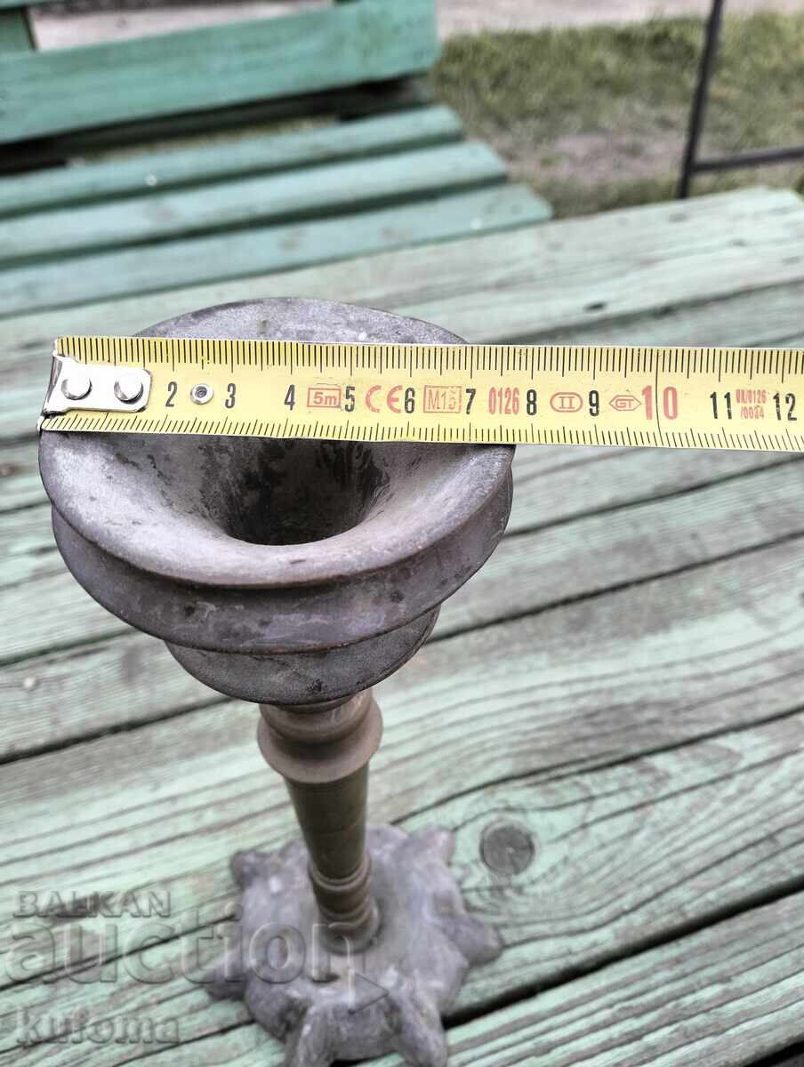 Аукцион Стар масивен бронзов свещник