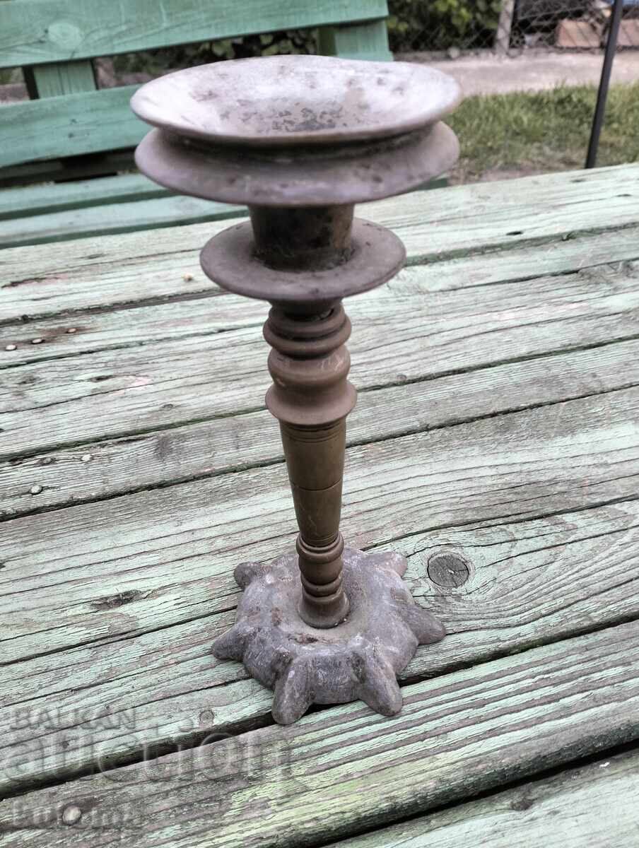 Стар масивен бронзов свещник