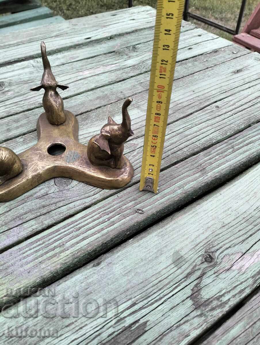 Δημοπρασία Χάλκινη βάση για τοποθέτηση μπολ Δημοπρασία Χάλκινη βάση για τοποθέτηση μπολ