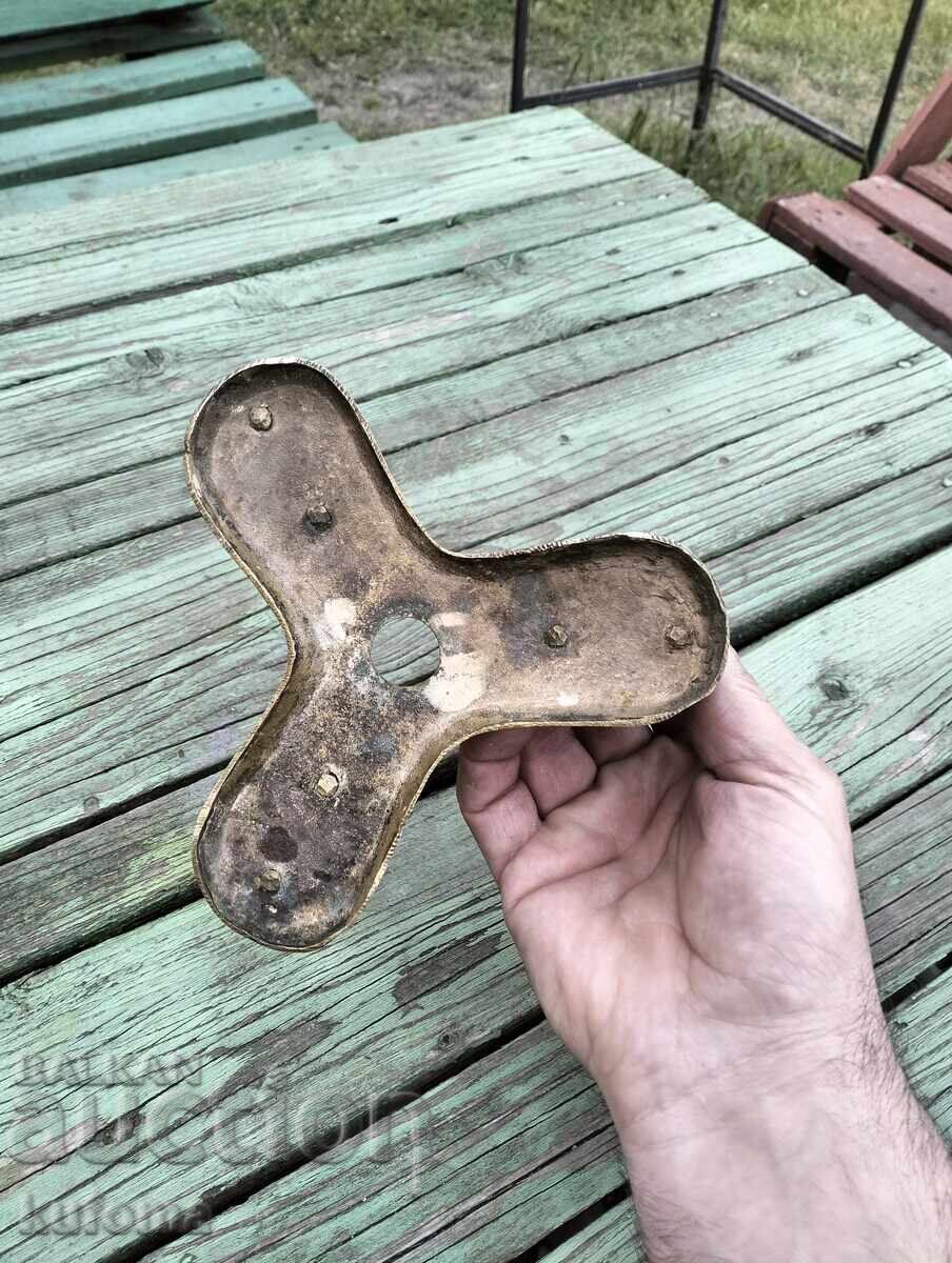 Παράδοση Χάλκινη βάση για τοποθέτηση μπολ Παράδοση Χάλκινη βάση για τοποθέτηση μπολ