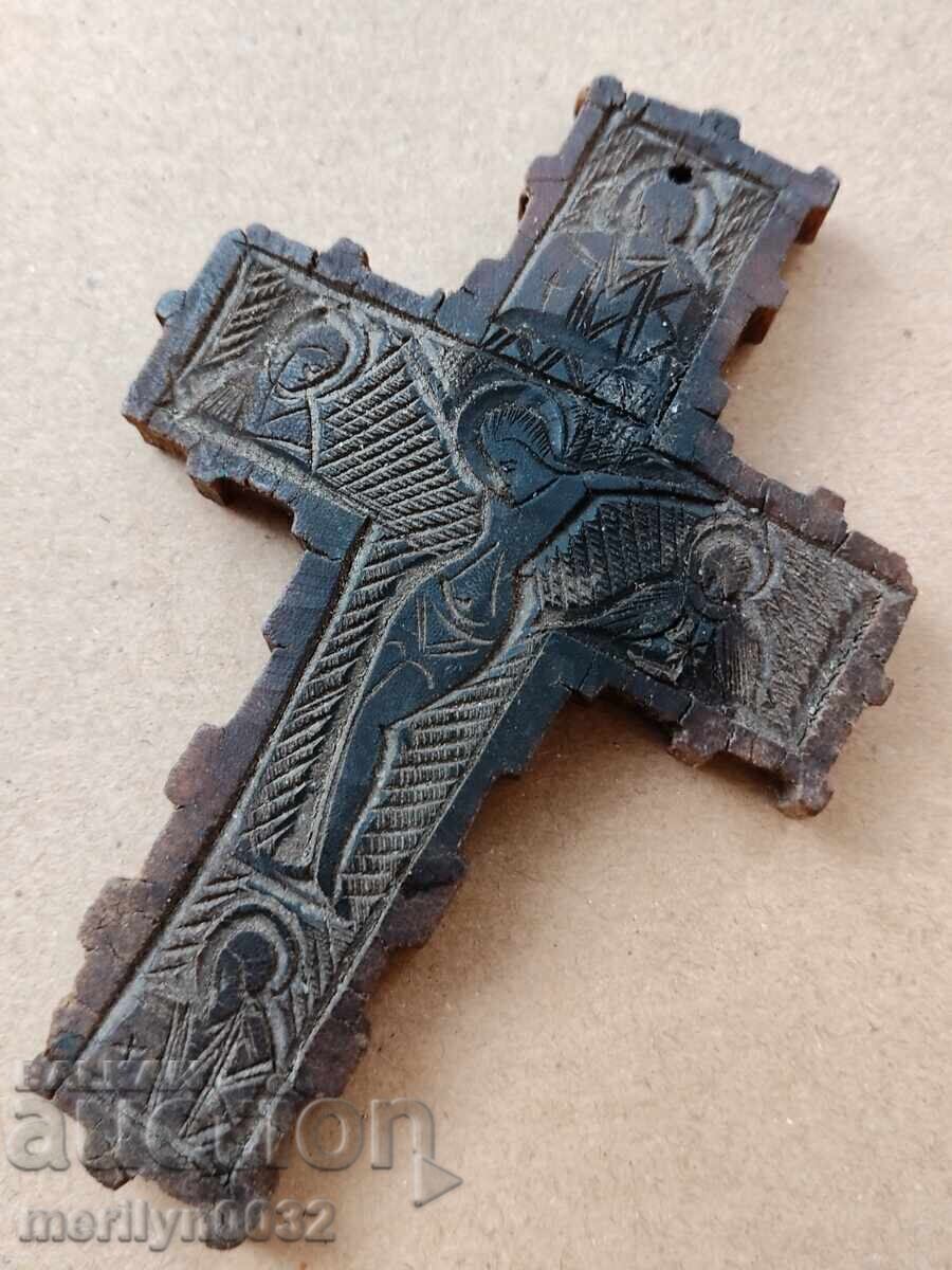 Αναγεννησιακός σταυρός από βόειο τένον, πρωτόγονος RRR, αρχές 19ου αιώνα με τιμή 459.00 BGN | € 234.68