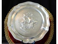 Farfurie de staniu, panou cu Corabia Templierilor