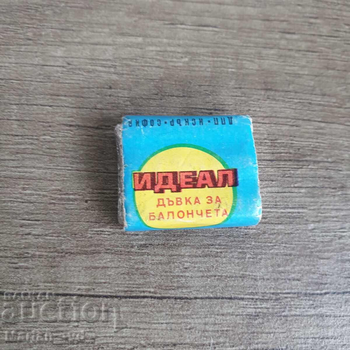 Guma de mestecat veche Ideal cu preț 40.00 BGN | € 20.45 Guma de mestecat veche Ideal cu preț 40.00 BGN | € 20.45