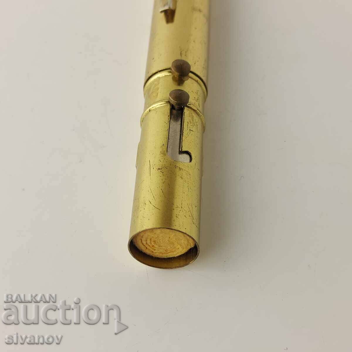 Licitație Interesantă perie veche pentru curățarea obiectivelor #5856