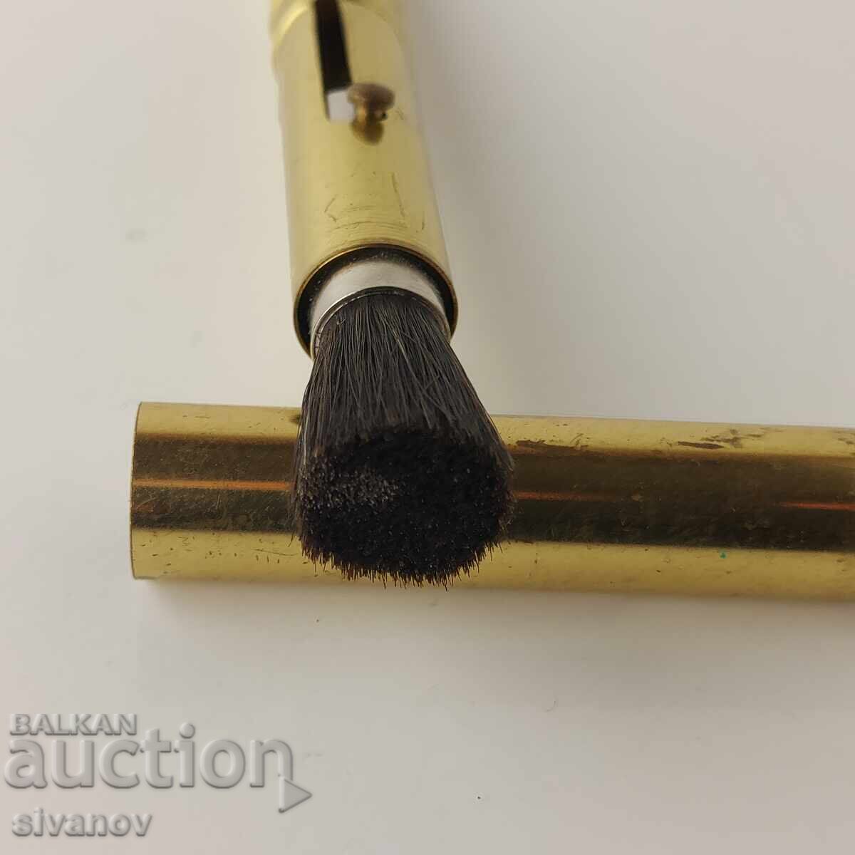 Livrarea Interesantă perie veche pentru curățarea obiectivelor #5856