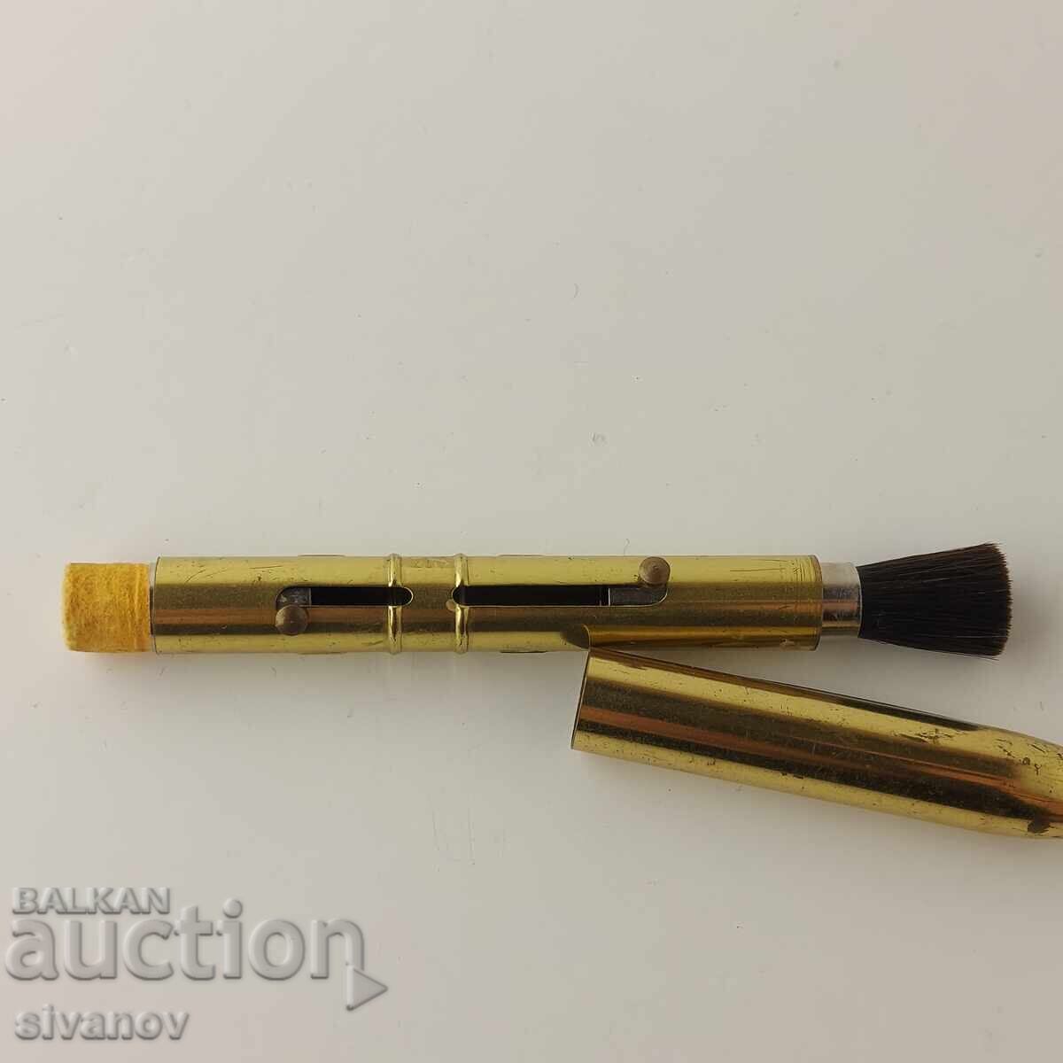 Interesantă perie veche pentru curățarea obiectivelor #5856