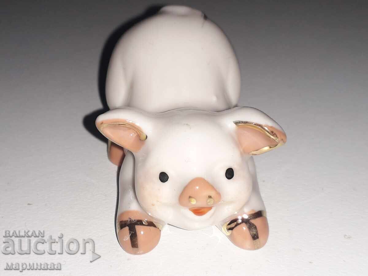 Delivery of SMALL FIGURE. PORCELAIN, GOLD PLATING Delivery of SMALL FIGURE. PORCELAIN, GOLD PLATING