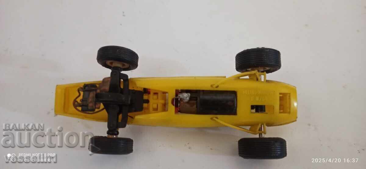 Licitație Două bucăți de mașini vechi 1/32 de pistă melkus Wartburg F1 mașinuță