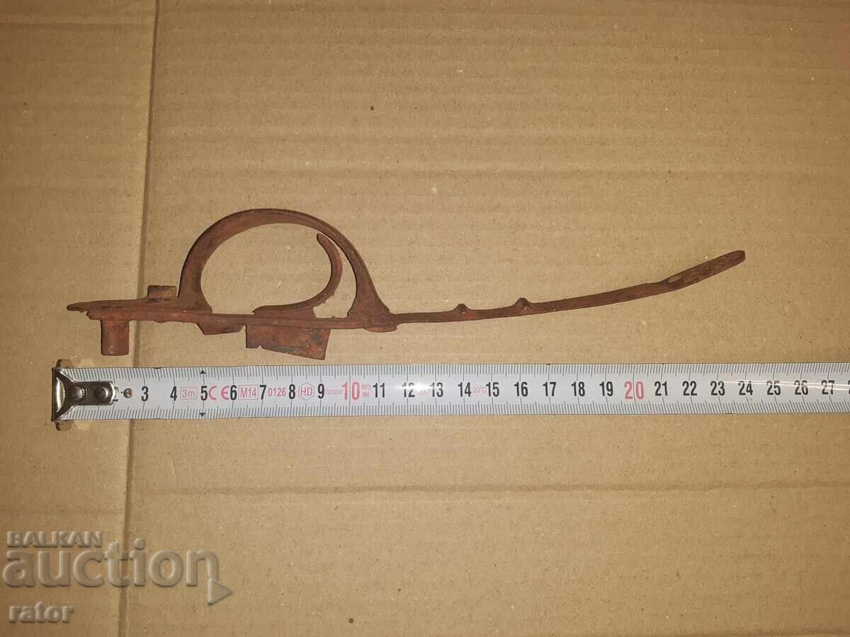 Grătar de declanșare cu trăgaci de la o pușcă foarte veche cu preț 68.99 BGN | € 35.27