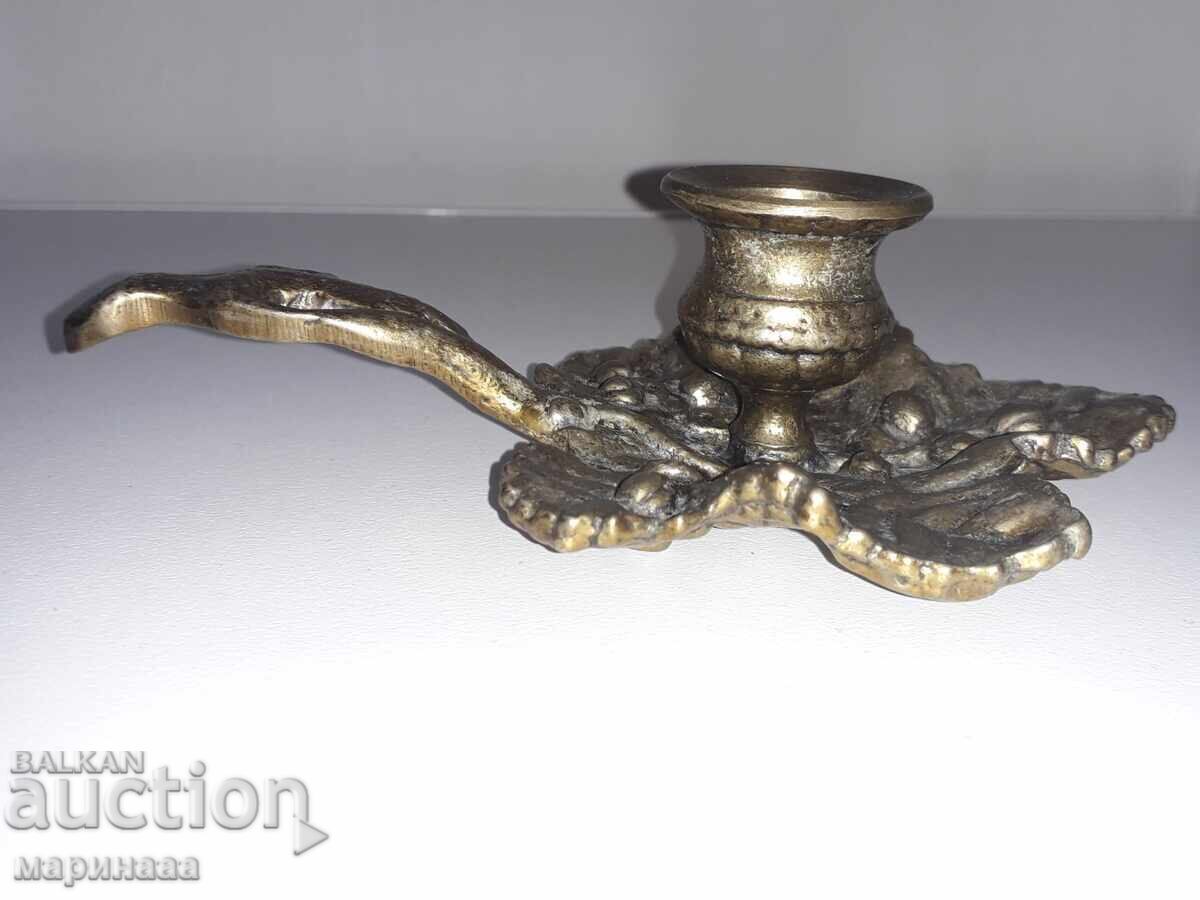 Доставка на МАСИВЕН СВЕЩНИК. МЕСИНГ