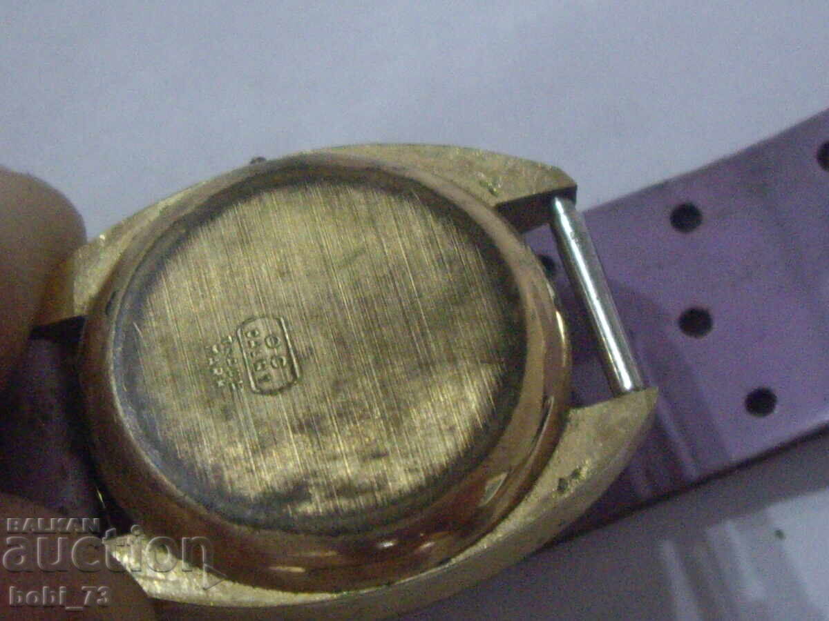 Gold-plated women's watch with price 25.00 BGN | € 12.78 Gold-plated women's watch with price 25.00 BGN | € 12.78