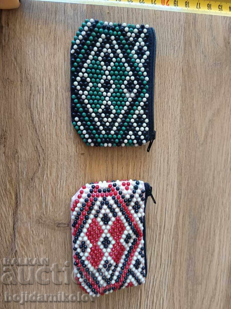 Παράδοση Δύο πορτοφόλια με χάντρες από παλιά. Η τιμή είναι για τα δύο