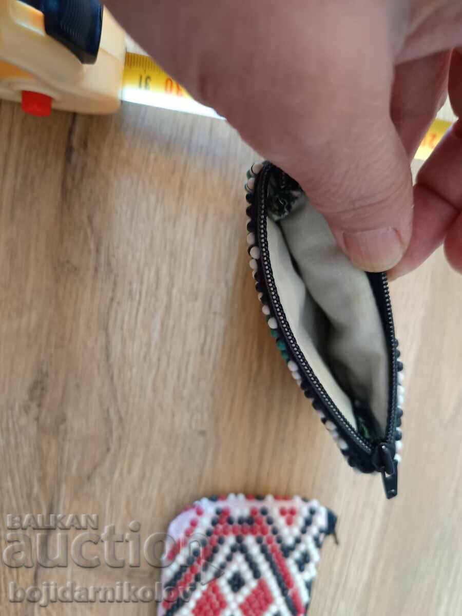 Δύο πορτοφόλια με χάντρες από παλιά. Η τιμή είναι για τα δύο - 5