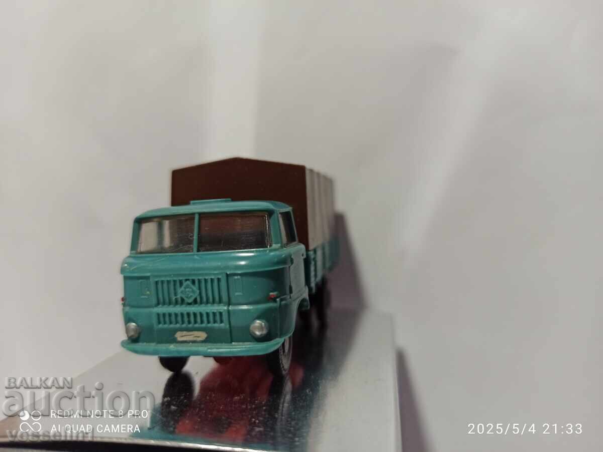 Παλιό παιχνίδι φορτηγό ifa 1/87 κατάλληλο για διοραμα με τιμή 24.00 BGN | € 12.27
