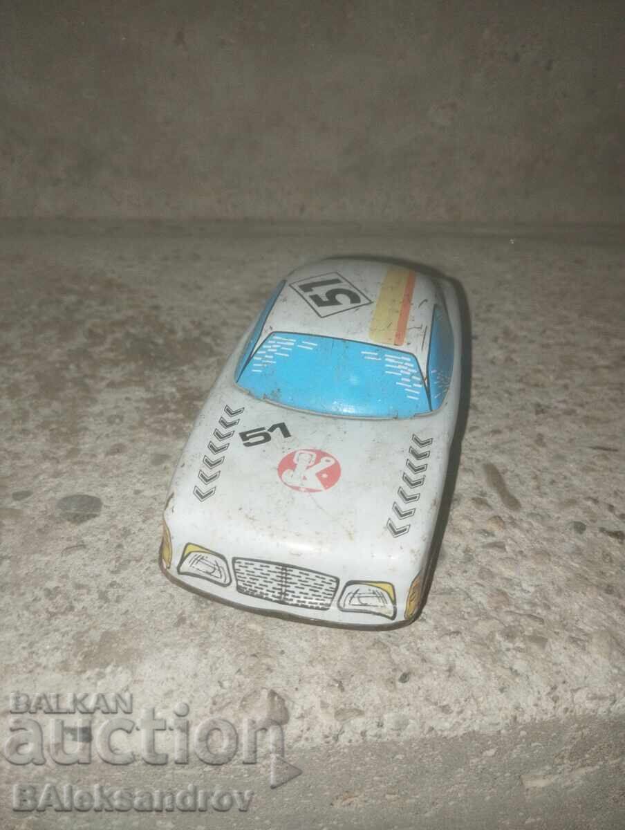 Аукцион Стара ламаринена кола с инерционен механизъм