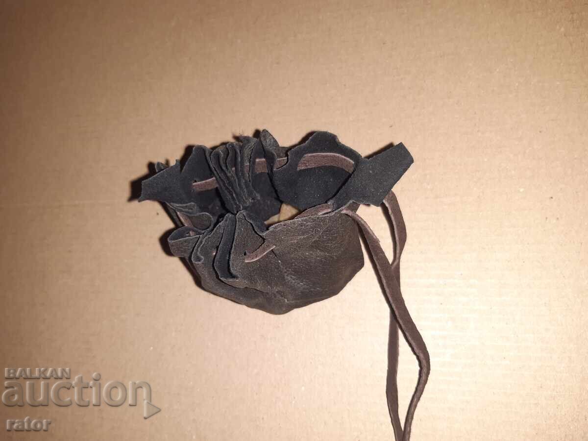 Auction Old chakmak, hearth, with flints and pungia, purse Auction Old chakmak, hearth, with flints and pungia, purse