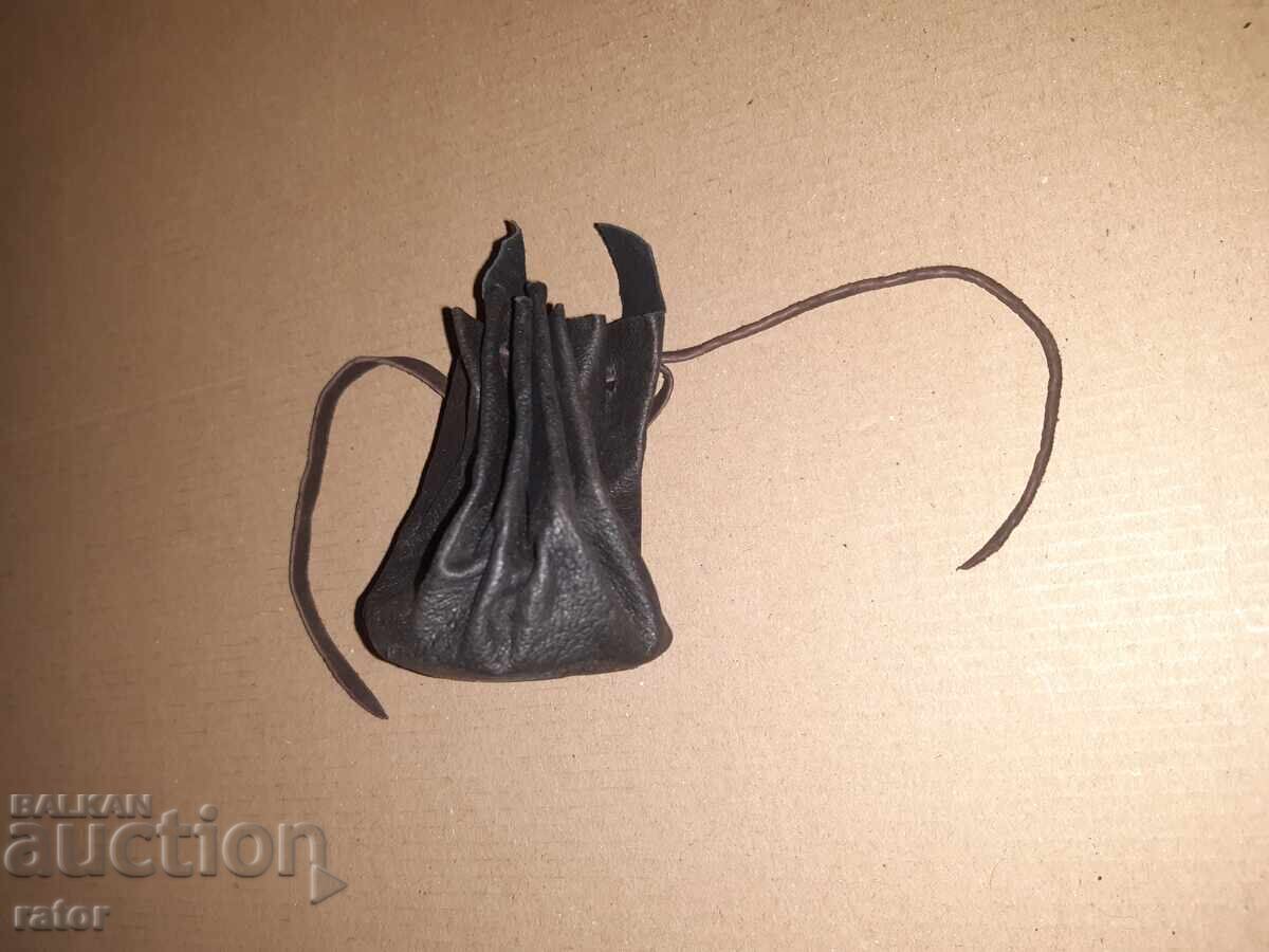 Livrarea Chakmak vechi, vatra, cu silex si pungia, poseta