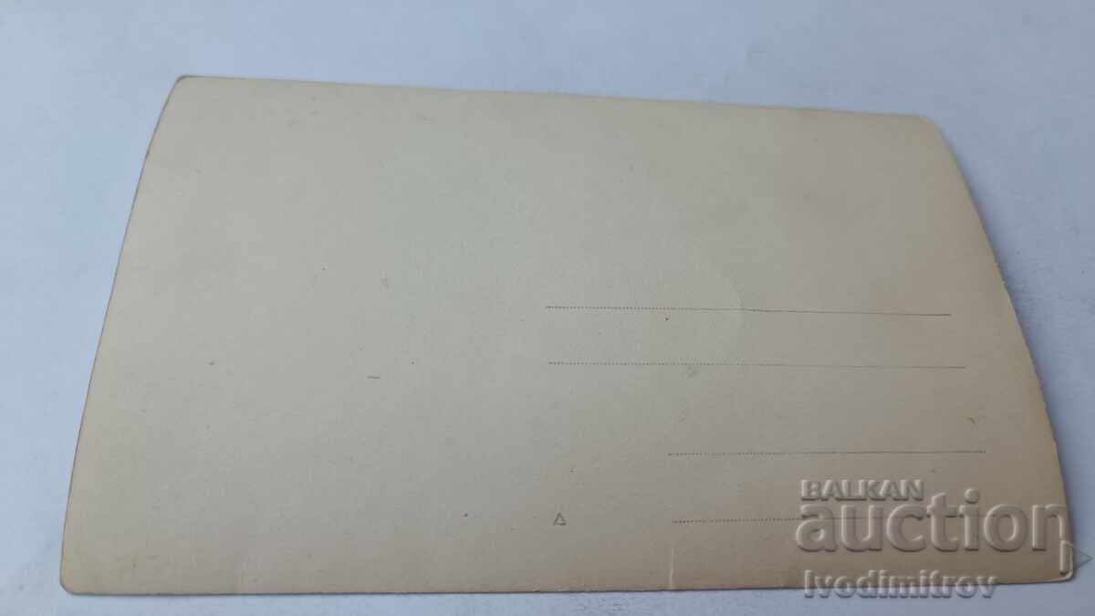 Φωτογραφία Νέων και κοριτσιών σε πλωτή εξέδρα στον ποταμό με τιμή 2.35 BGN | € 1.20