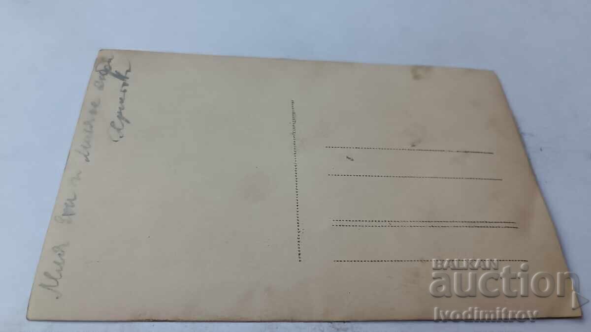 Φωτογραφία Δύο νεαρών γυναικών σε ατμόπλοιο με τιμή 2.35 BGN | € 1.20