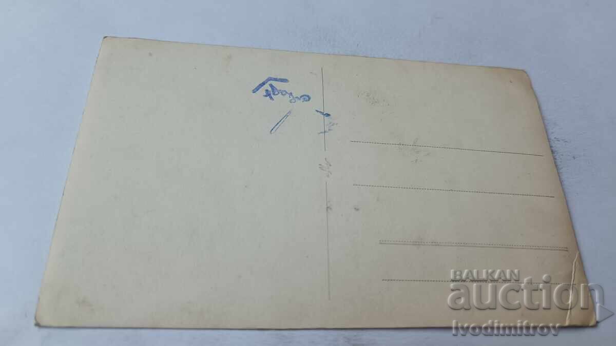 Photo Young girl with price 1.65 BGN | € 0.84 Photo Young girl with price 1.65 BGN | € 0.84