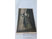 Φωτογραφία Σόφιας, Νέο κορίτσι με παραδοσιακή φορεσιά, 1947