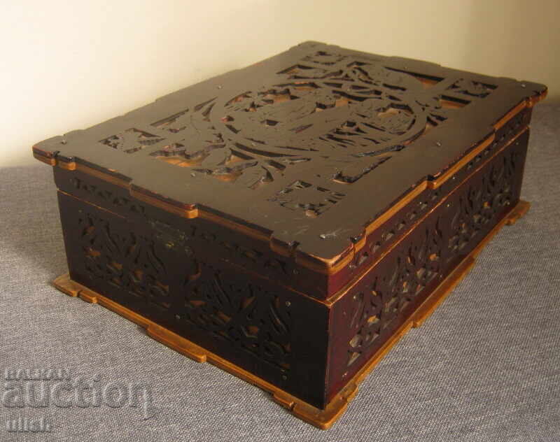 Licitație Artă din lemn Tramp, cutie cosmetică veche, oglindă