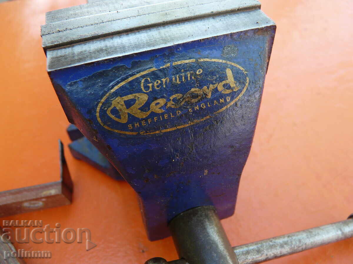 Малко английско менгеме RECORD с цена 100.00 лв. | € 51.13 Малко английско менгеме RECORD с цена 100.00 лв. | € 51.13