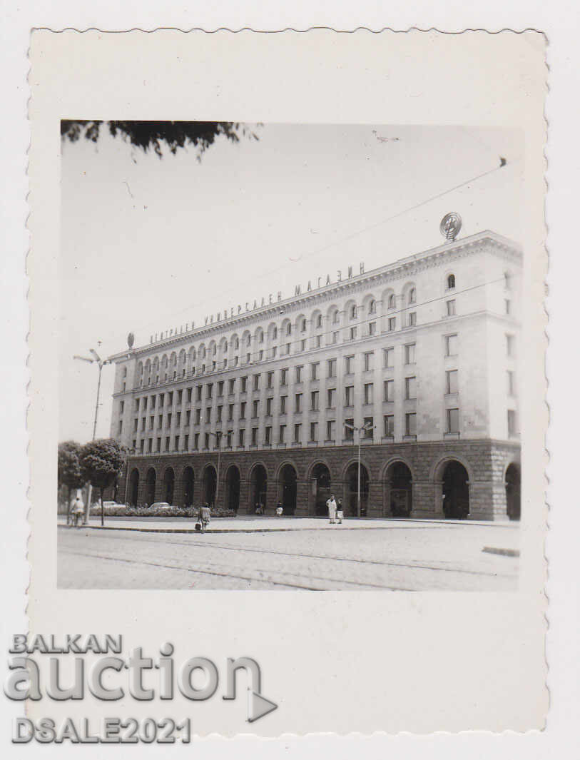 София ЦУМ стара снимка 6.2x8.4см. /73079