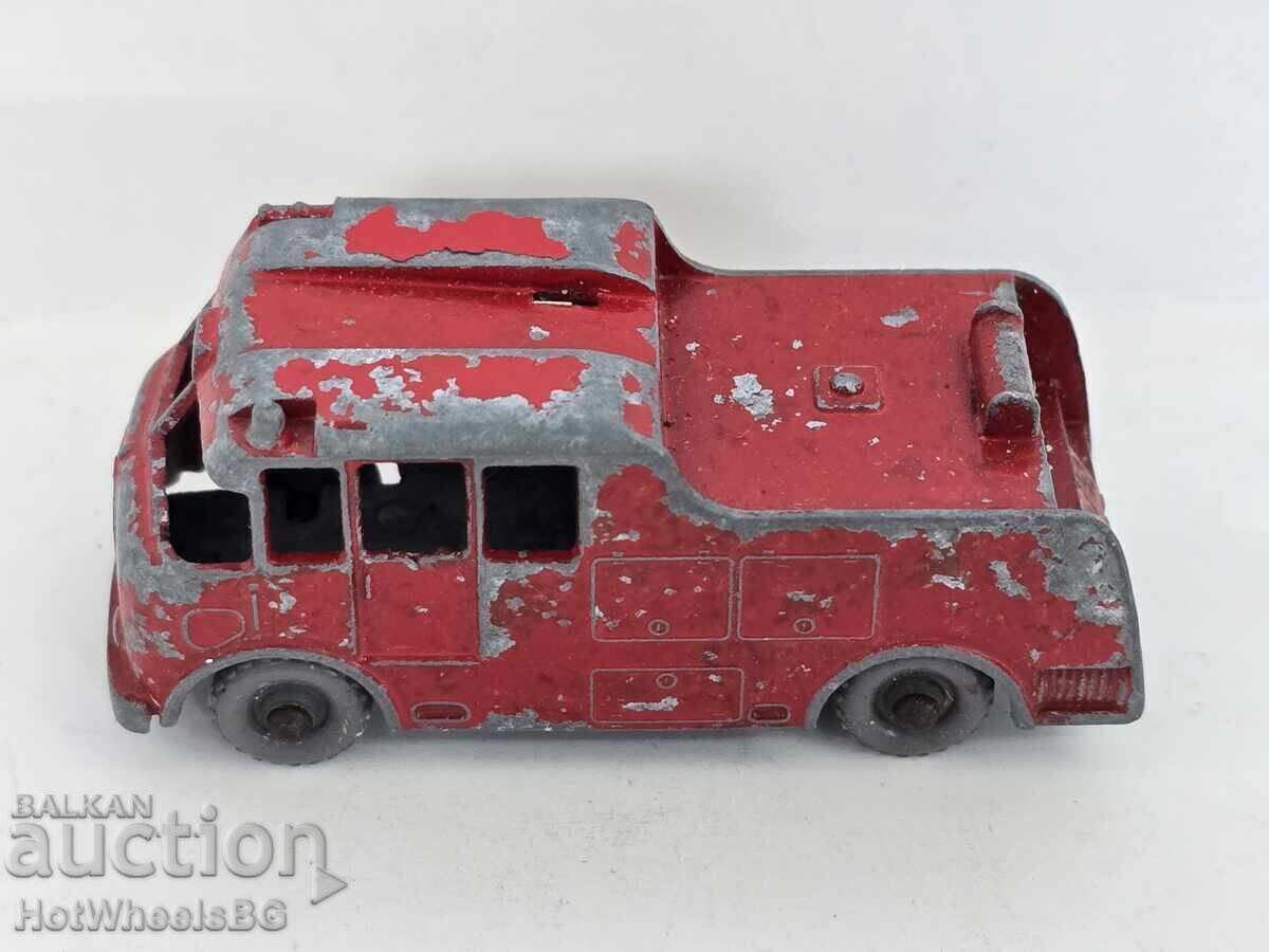 Matchbox No.9C Merryweather Fire Engine 1959 - 5