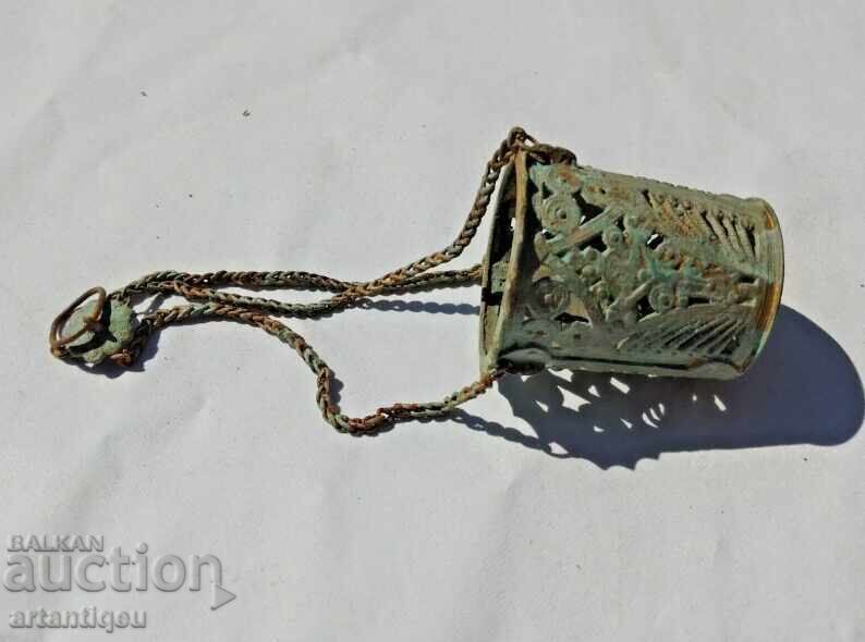 Livrarea Antic candelabru ortodox suspendat – secolul al XVIII-lea candil Livrarea Antic candelabru ortodox suspendat – secolul al XVIII-lea candil