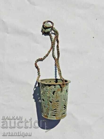 Antic candelabru ortodox suspendat – secolul al XVIII-lea candil Antic candelabru ortodox suspendat – secolul al XVIII-lea candil