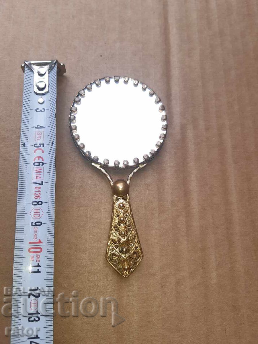 Παλιό όμορφο μπρούτζινο δαντελένιο καθρέφτης, καθρεφτάκι με τιμή 14.99 BGN | € 7.66 Παλιό όμορφο μπρούτζινο δαντελένιο καθρέφτης, καθρεφτάκι με τιμή 14.99 BGN | € 7.66