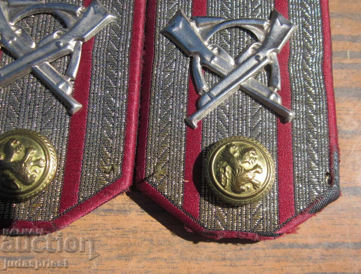 Auction Set of Bulgarian military shoulder boards with loops for a Bulgarian Army Colonel Auction Set of Bulgarian military shoulder boards with loops for a Bulgarian Army Colonel