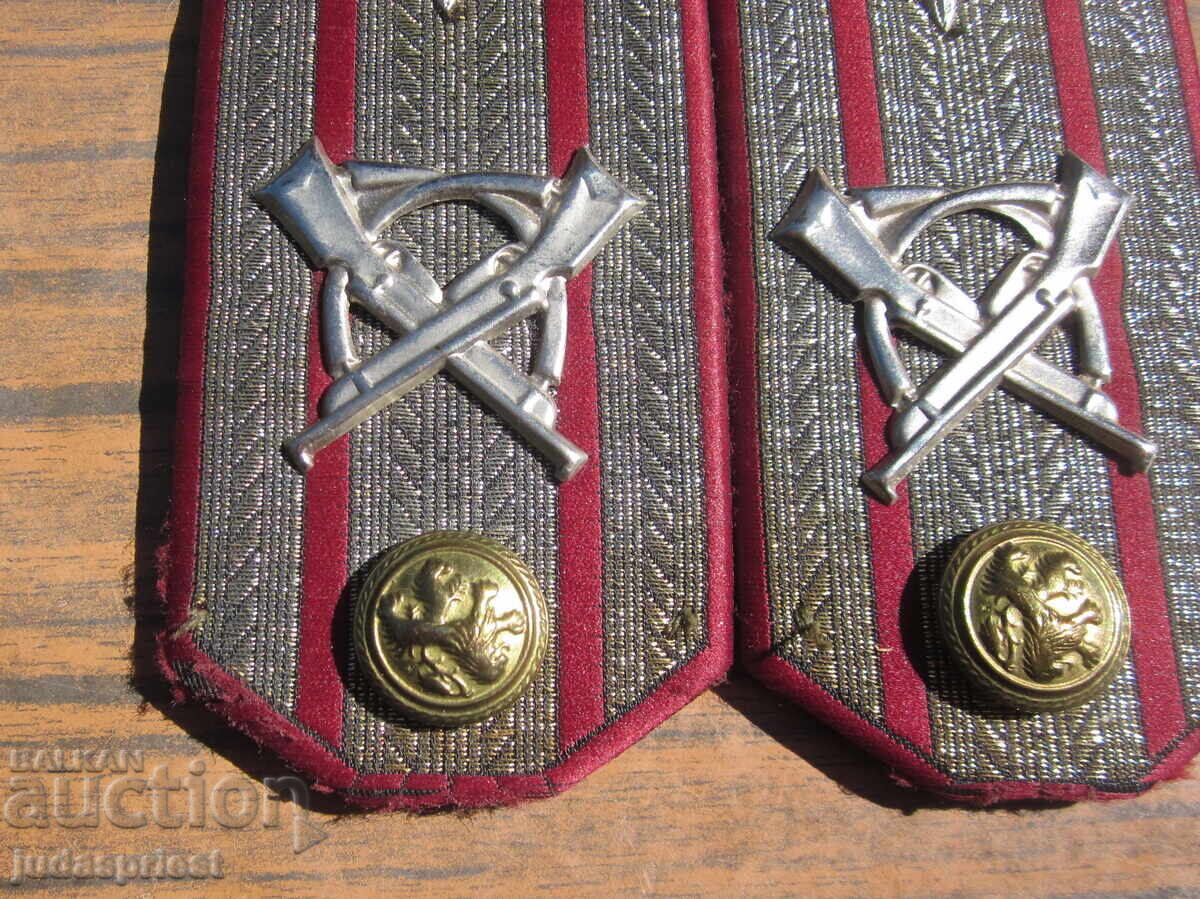 Delivery of Set of Bulgarian military shoulder boards with loops for a Bulgarian Army Colonel Delivery of Set of Bulgarian military shoulder boards with loops for a Bulgarian Army Colonel