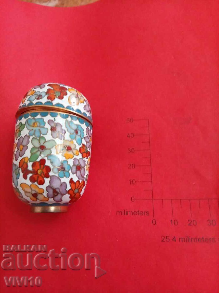 Antique jewelry box, enamel, cloisonné 8cm with price 50.00 BGN | € 25.56 Antique jewelry box, enamel, cloisonné 8cm with price 50.00 BGN | € 25.56
