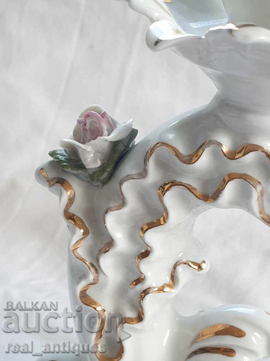 Delivery of Set of porcelain candlesticks