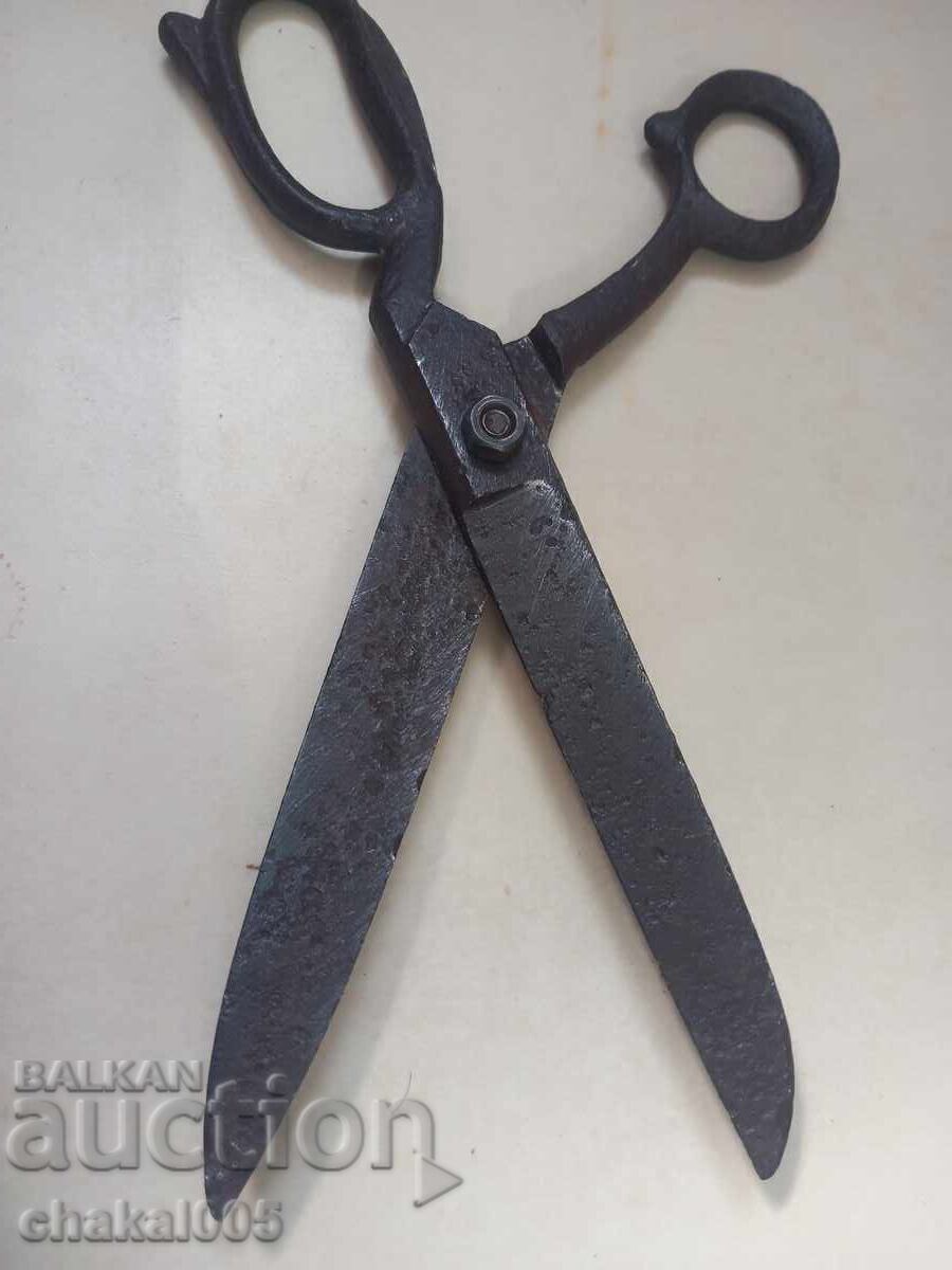 Auction  Old scissors