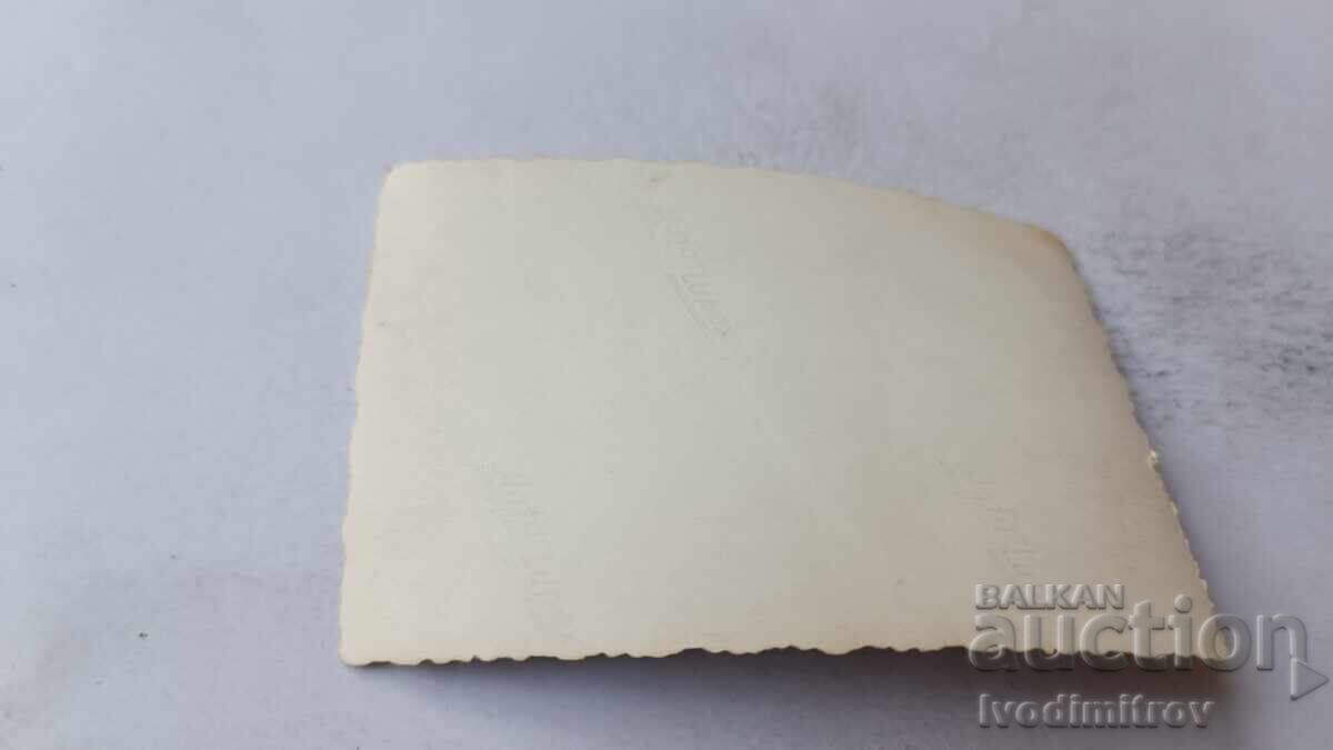 Снимка Мъже и момичета на гарата с цена 1.85 лв. | € 0.95