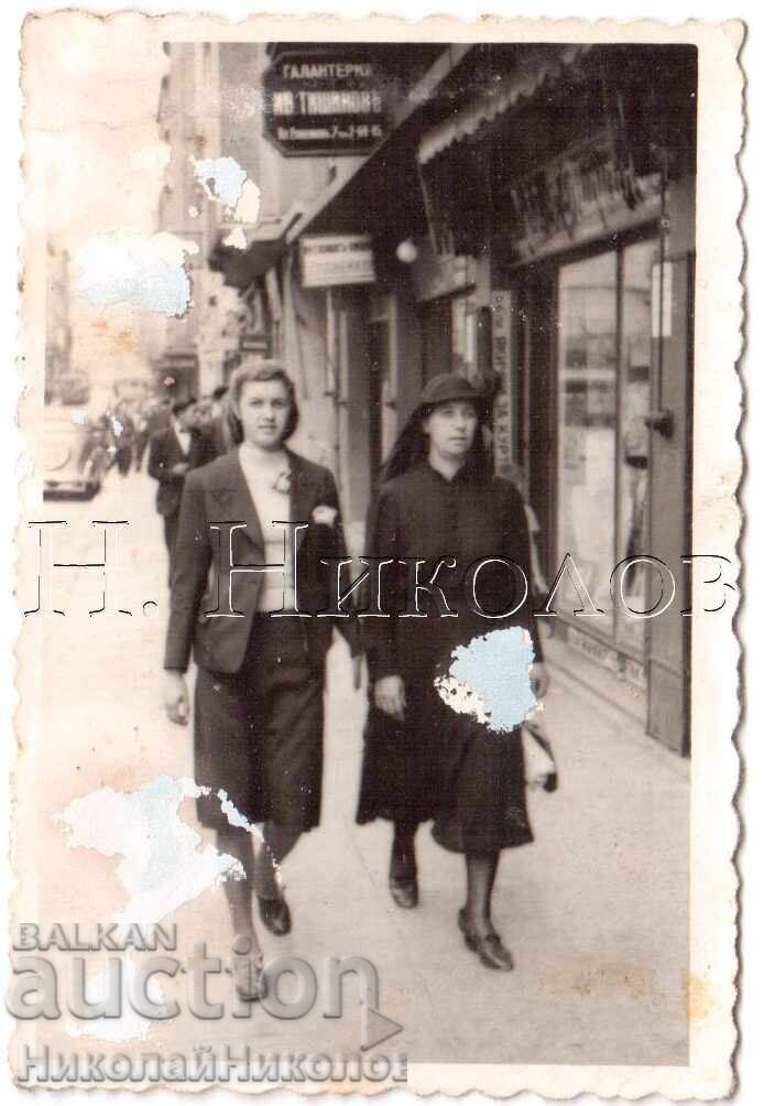 1940 МАЛКА СТАРА СНИМКА СОФИЯ ЖЕНА В ТРАУР ФОТО РОЯЛ Д893