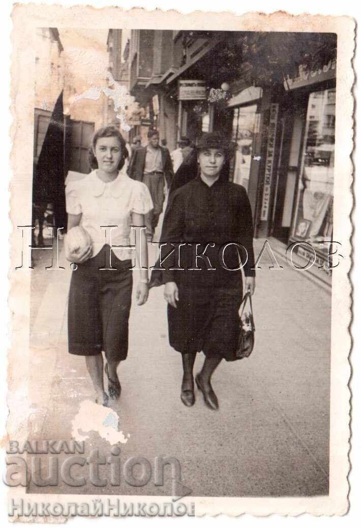 1940 ΜΙΚΡΗ ΠΑΛΙΑ ΦΩΤΟΓΡΑΦΙΑ ΣΟΦΙΑ ΓΥΝΑΙΚΑ ΣΕ ΠΕΝΘΟΣ ΦΩΤΟ ΓΚΑΤΣΕΦ Δ894