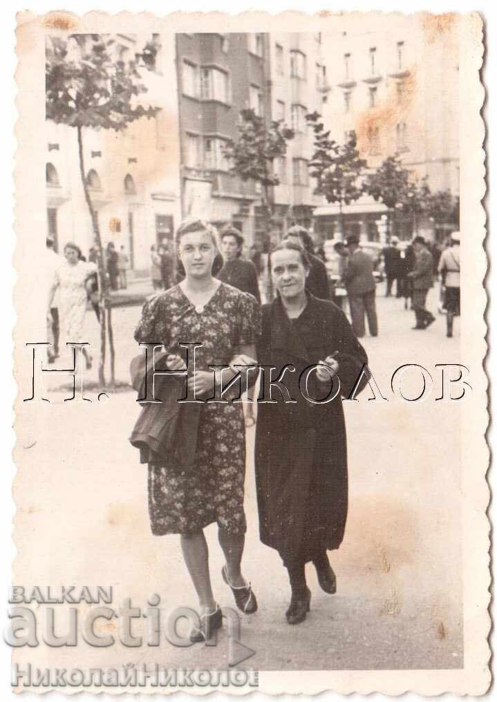 Small Old Photograph Sofia Woman in Mourning Photo Royal Gatsev D895