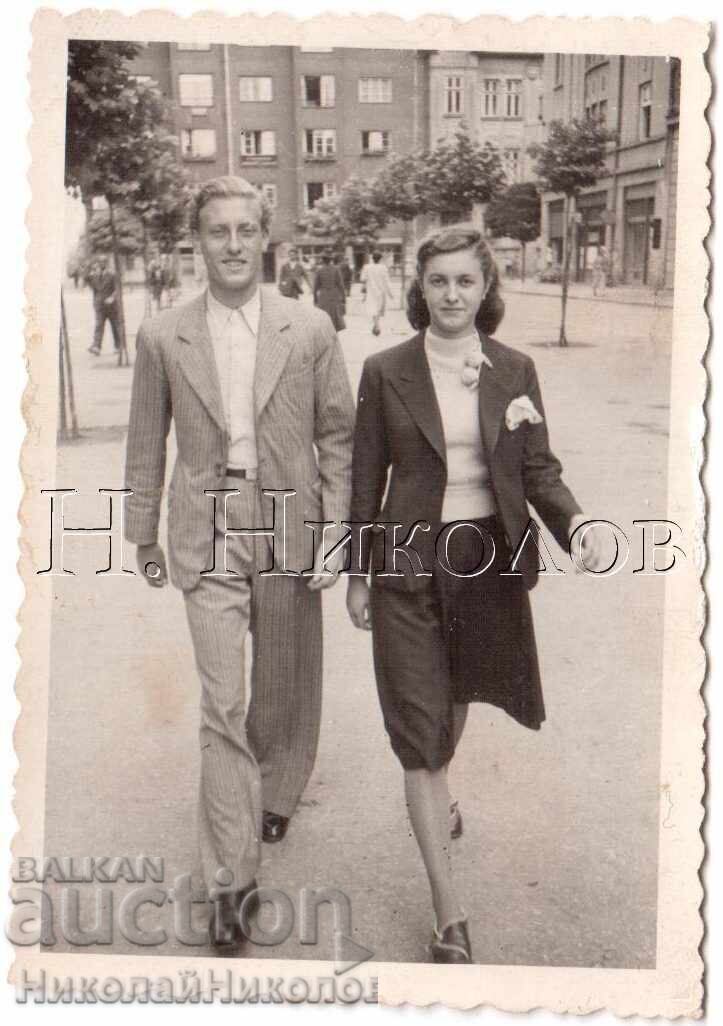 МАЛКА СТАРА СНИМКА СОФИЯ ПЛОЩАД СЛАВЕЙКОВ РАЗХОДКА Д898