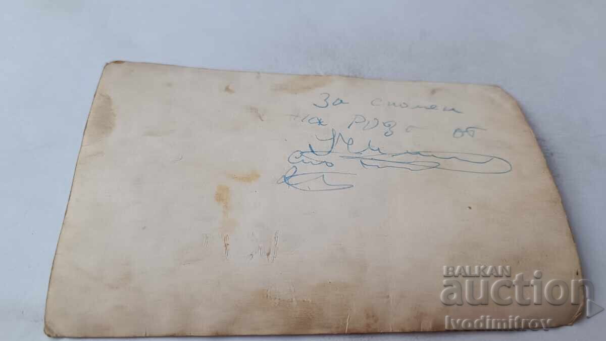 Φωτογραφία Γυναικών, αγοριών και κοριτσιών ξεφλουδίζουν καλαμπόκι με μαμούλια με τιμή 2.35 BGN | € 1.20 Φωτογραφία Γυναικών, αγοριών και κοριτσιών ξεφλουδίζουν καλαμπόκι με μαμούλια με τιμή 2.35 BGN | € 1.20