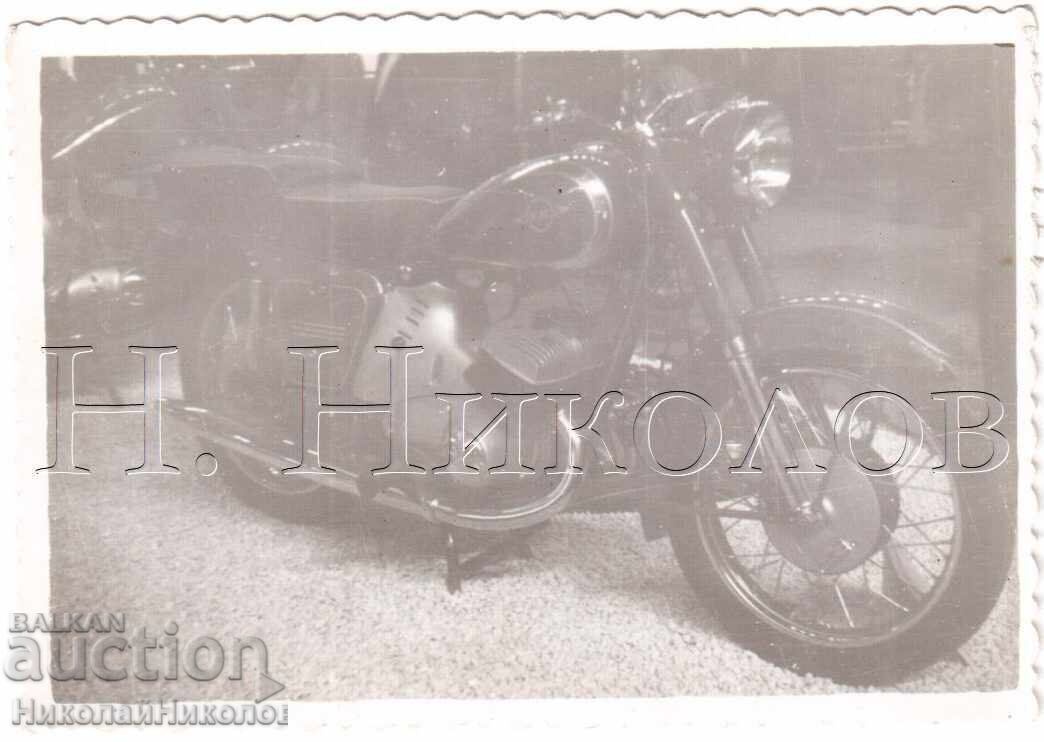 SMALL OLD PHOTO MOTORCYCLE EXHIBITION DISPLAY D904 SMALL OLD PHOTO MOTORCYCLE EXHIBITION DISPLAY D904