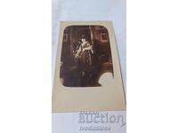 Φωτογραφία Γυναίκας σε Πολυτελές Δωμάτιο