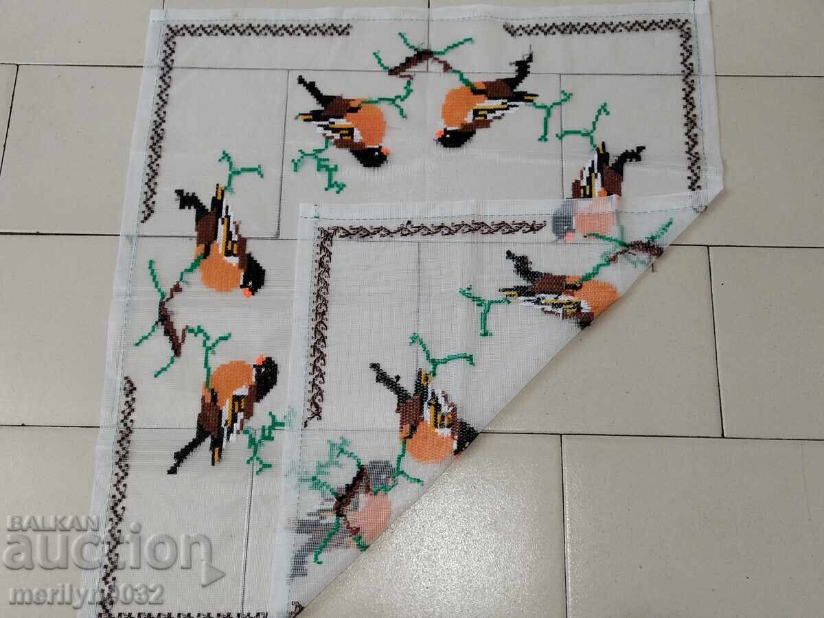 Παλιό καρό με κέντημα, τούλι με τιμή 47.00 BGN | € 24.03 Παλιό καρό με κέντημα, τούλι με τιμή 47.00 BGN | € 24.03