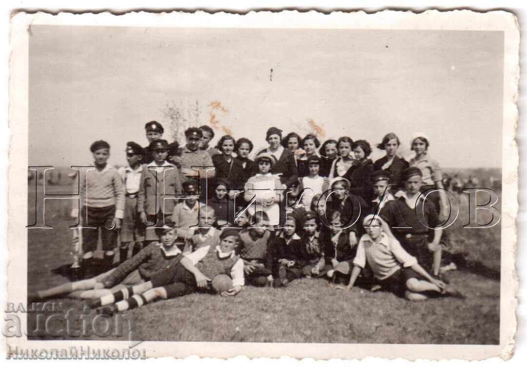 1934 МАЛКА СТАРА СНИМКА СОФИЯ ОВЧА КУПЕЛ УЧЕНИЦИ ИЗЛЕТ Д907 1934 МАЛКА СТАРА СНИМКА СОФИЯ ОВЧА КУПЕЛ УЧЕНИЦИ ИЗЛЕТ Д907