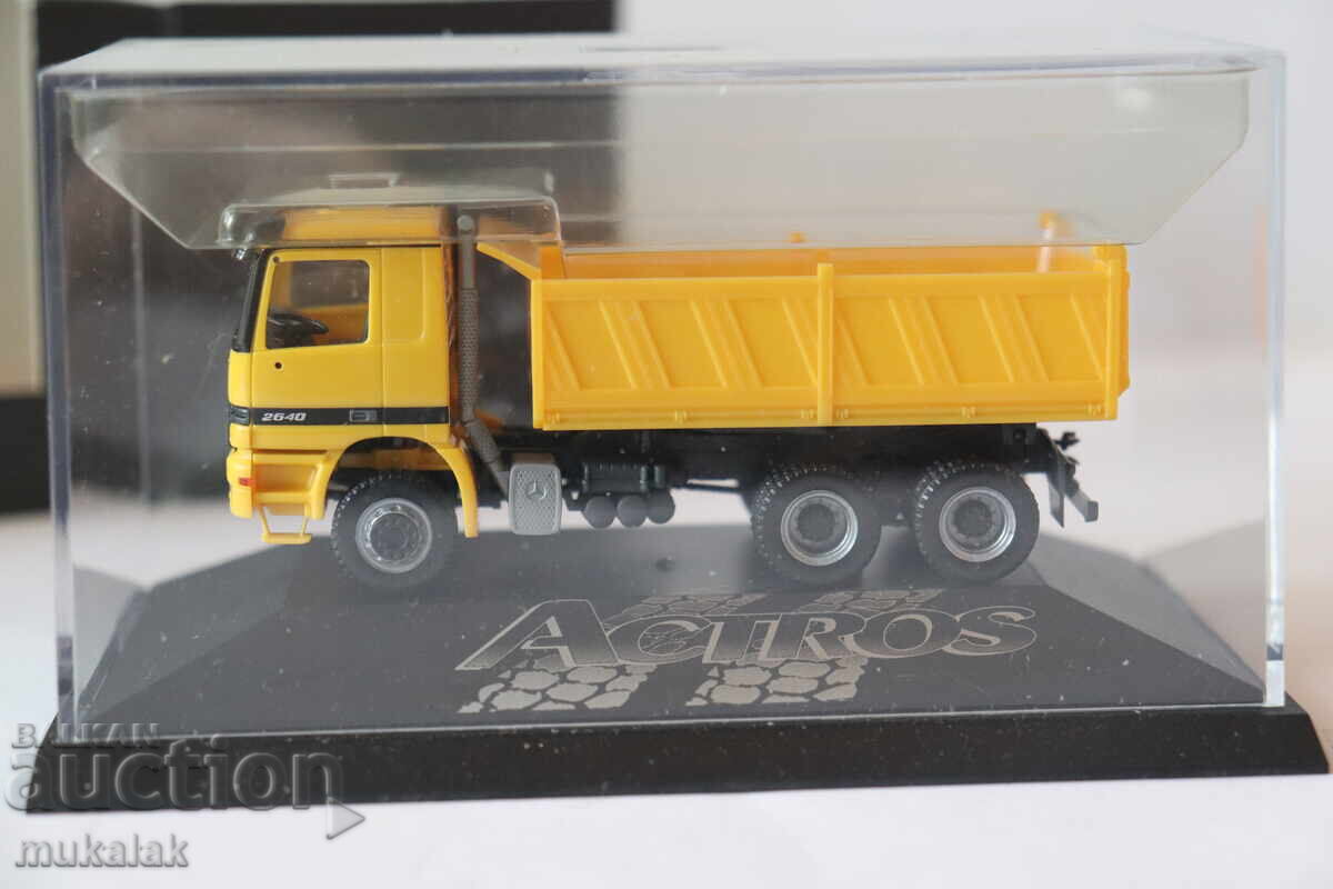 HERPA 1:87 H0 MERCEDES ACTROS CAMION DE MARFĂ MODEL cu preț 50.00 BGN | € 25.56