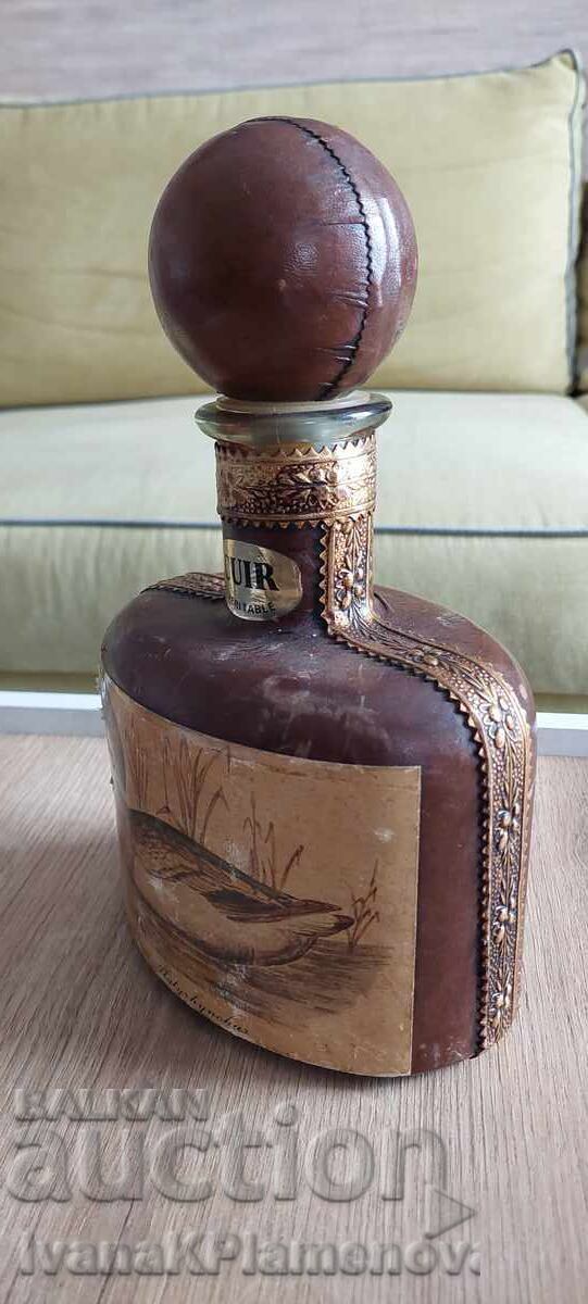 Licitație Sticlă vintage îmbrăcată în piele pentru cunoscători